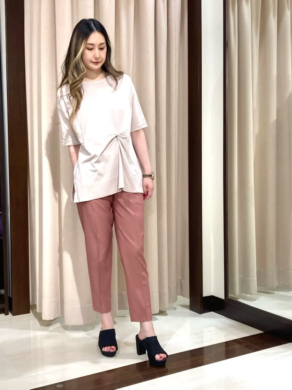 ANY SIS STAFF コーディネート画像