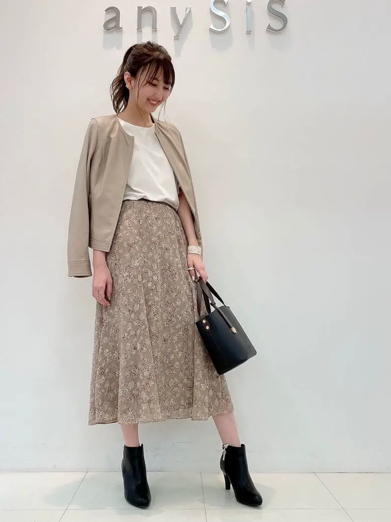 ANY SIS スタッフ コーディネート画像