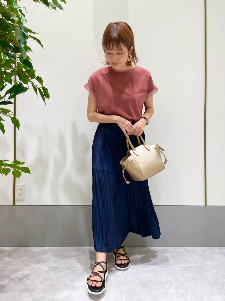 ANY SIS スタッフ コーディネート画像