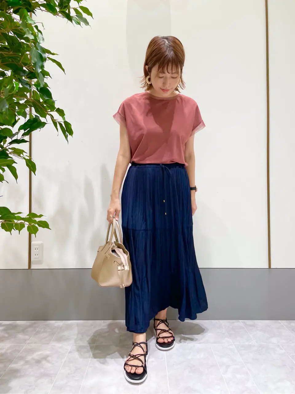 ANY SIS スタッフ コーディネート画像