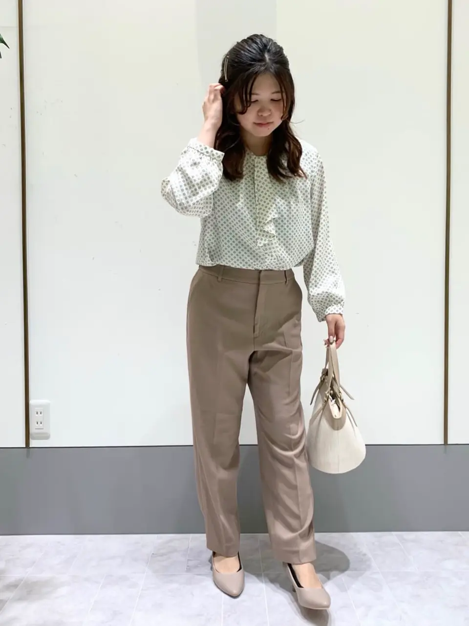 ANY SIS スタッフ コーディネート画像