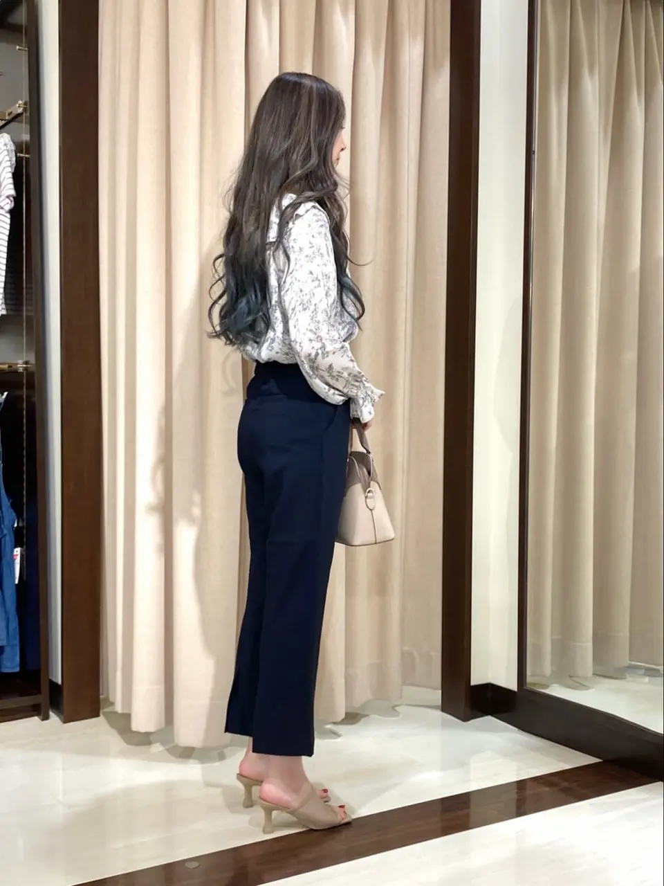 ANY SIS STAFF コーディネート画像