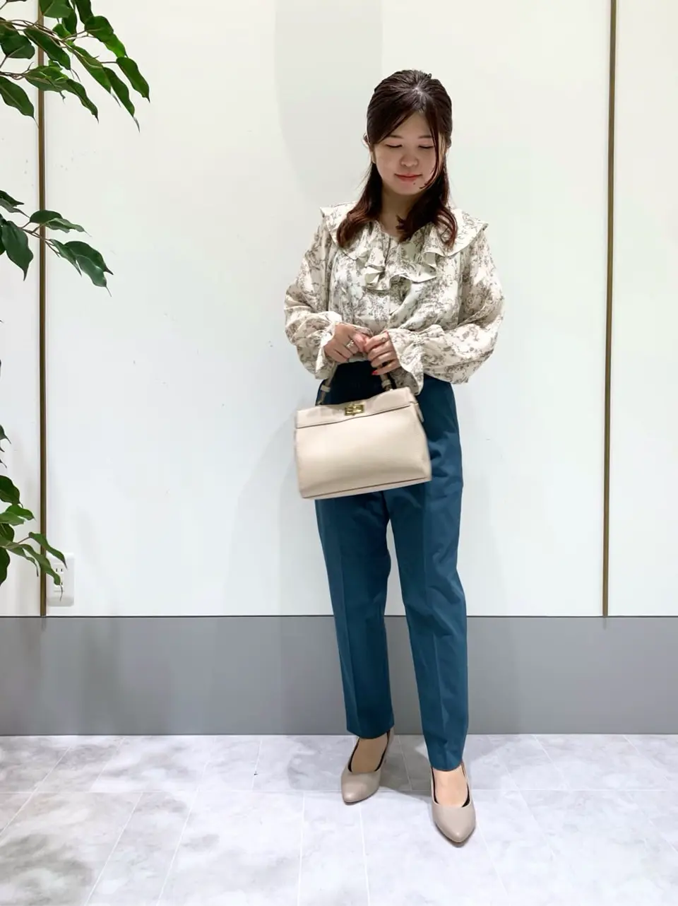 ANY SIS スタッフ コーディネート画像