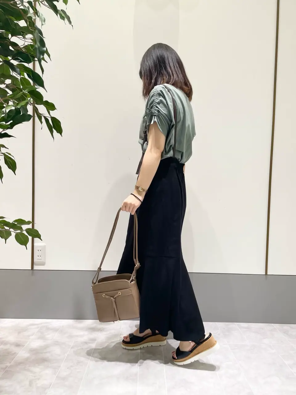 ANY SIS スタッフ コーディネート画像