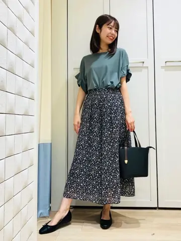 ANY SIS スタッフ コーディネート画像