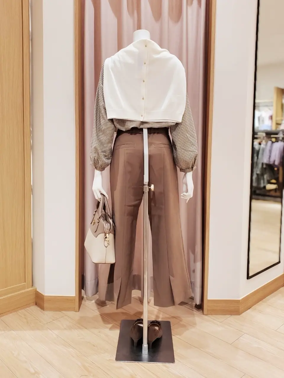 ANY SIS 岩田 コーディネート画像