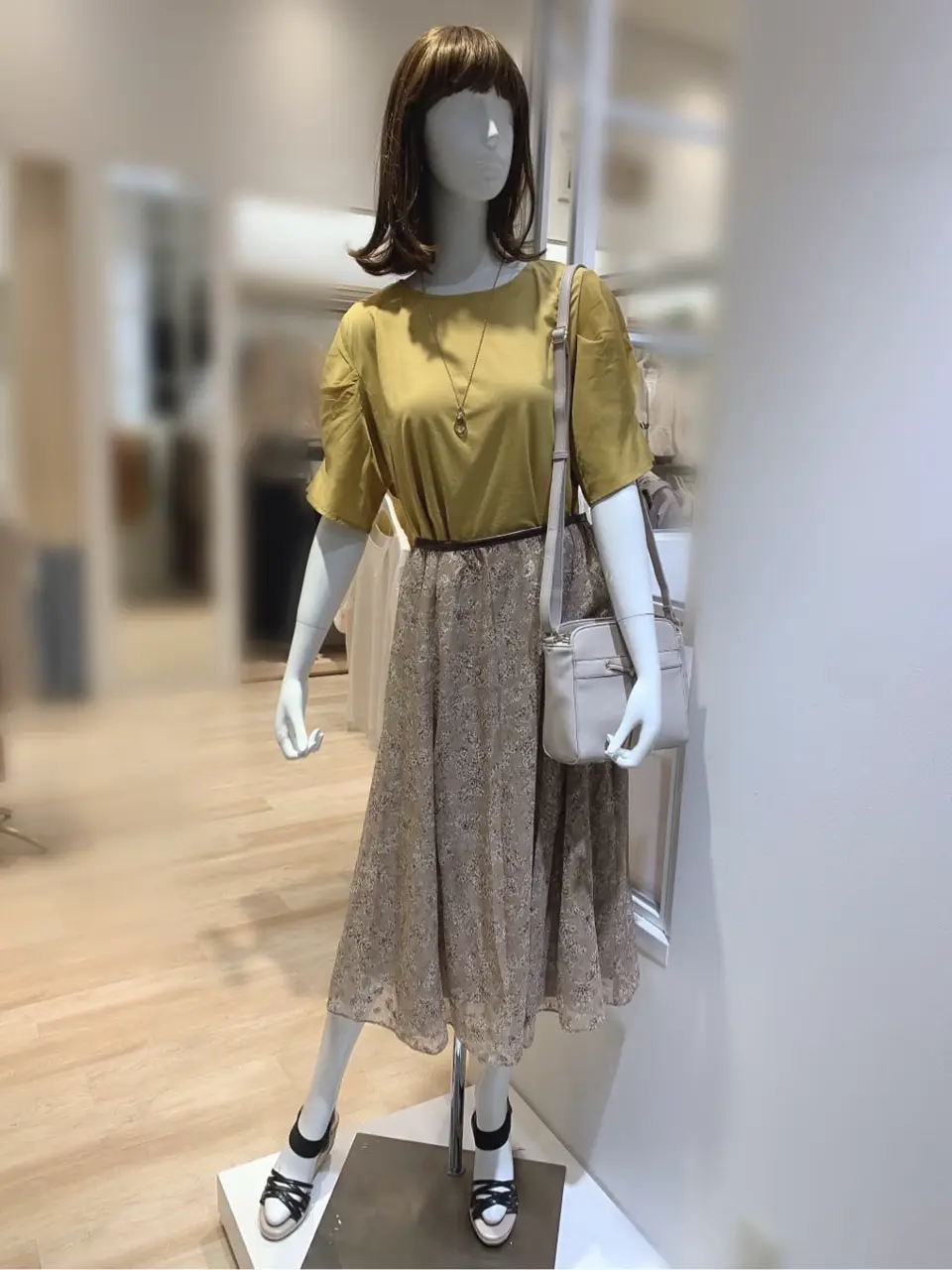 ANY SIS 新井 コーディネート画像