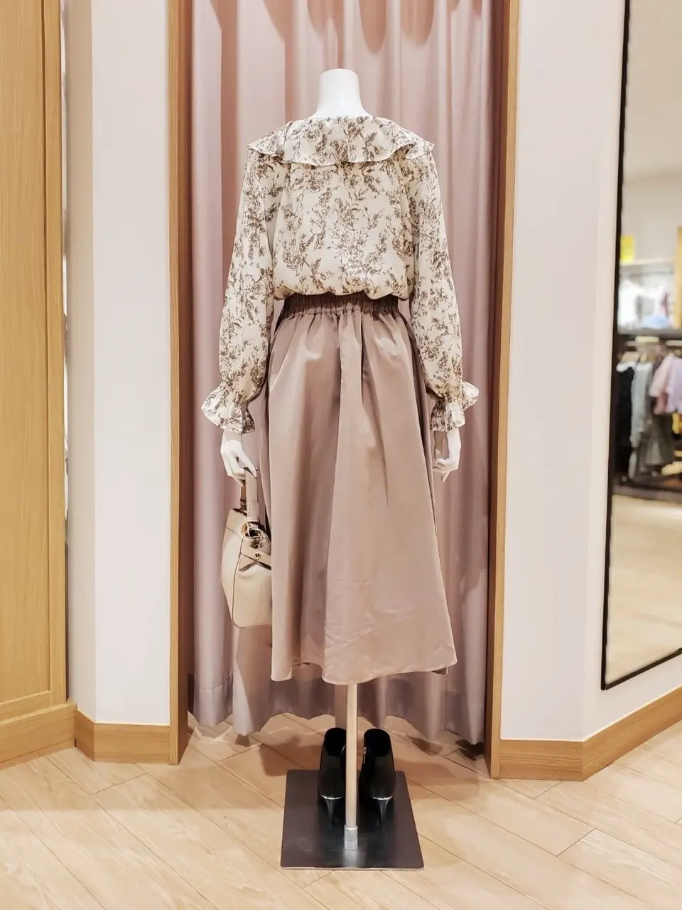 ANY SIS 岩田 コーディネート画像