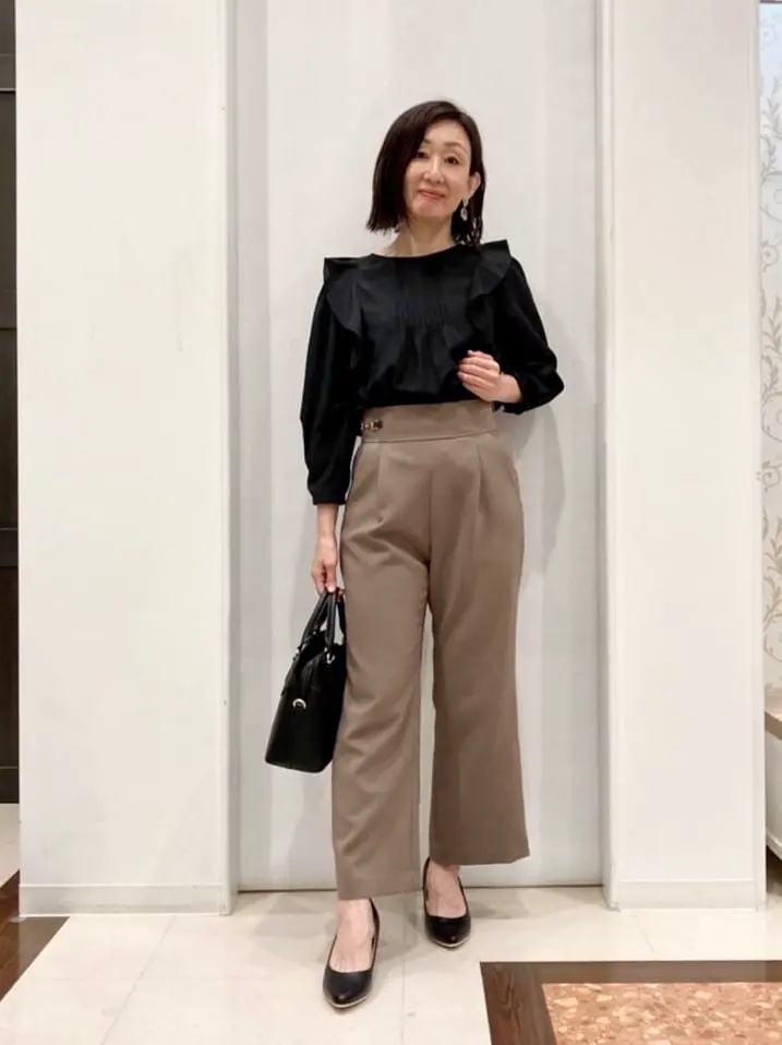 ANY SIS スタッフ コーディネート画像