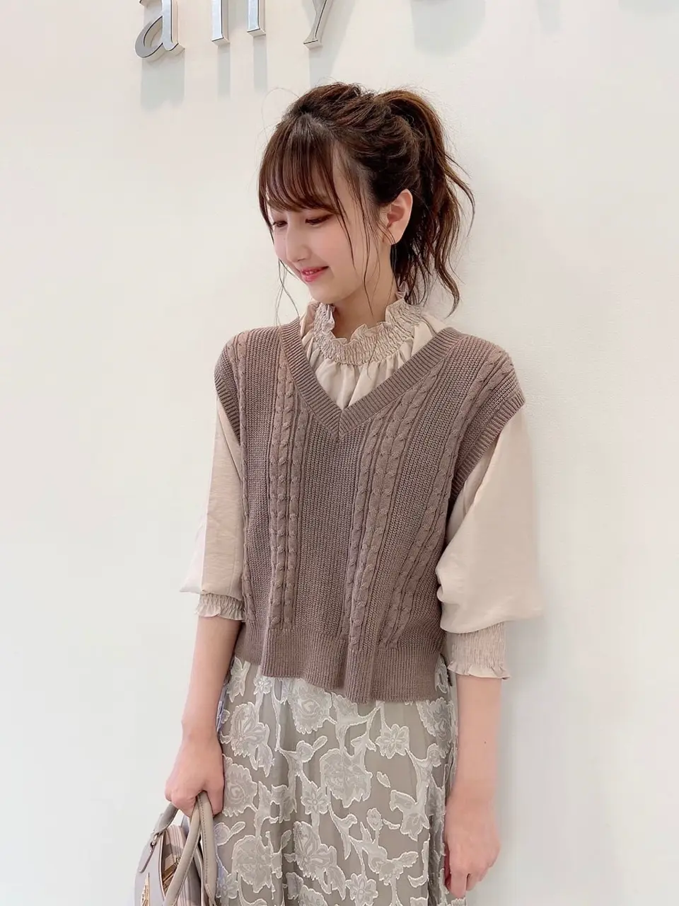 ANY SIS スタッフ コーディネート画像