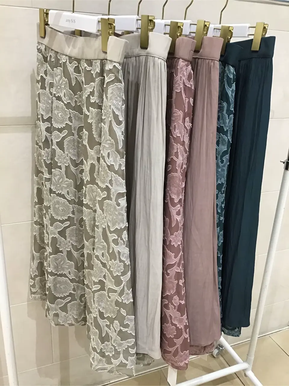 ANY SIS 髙橋 コーディネート画像