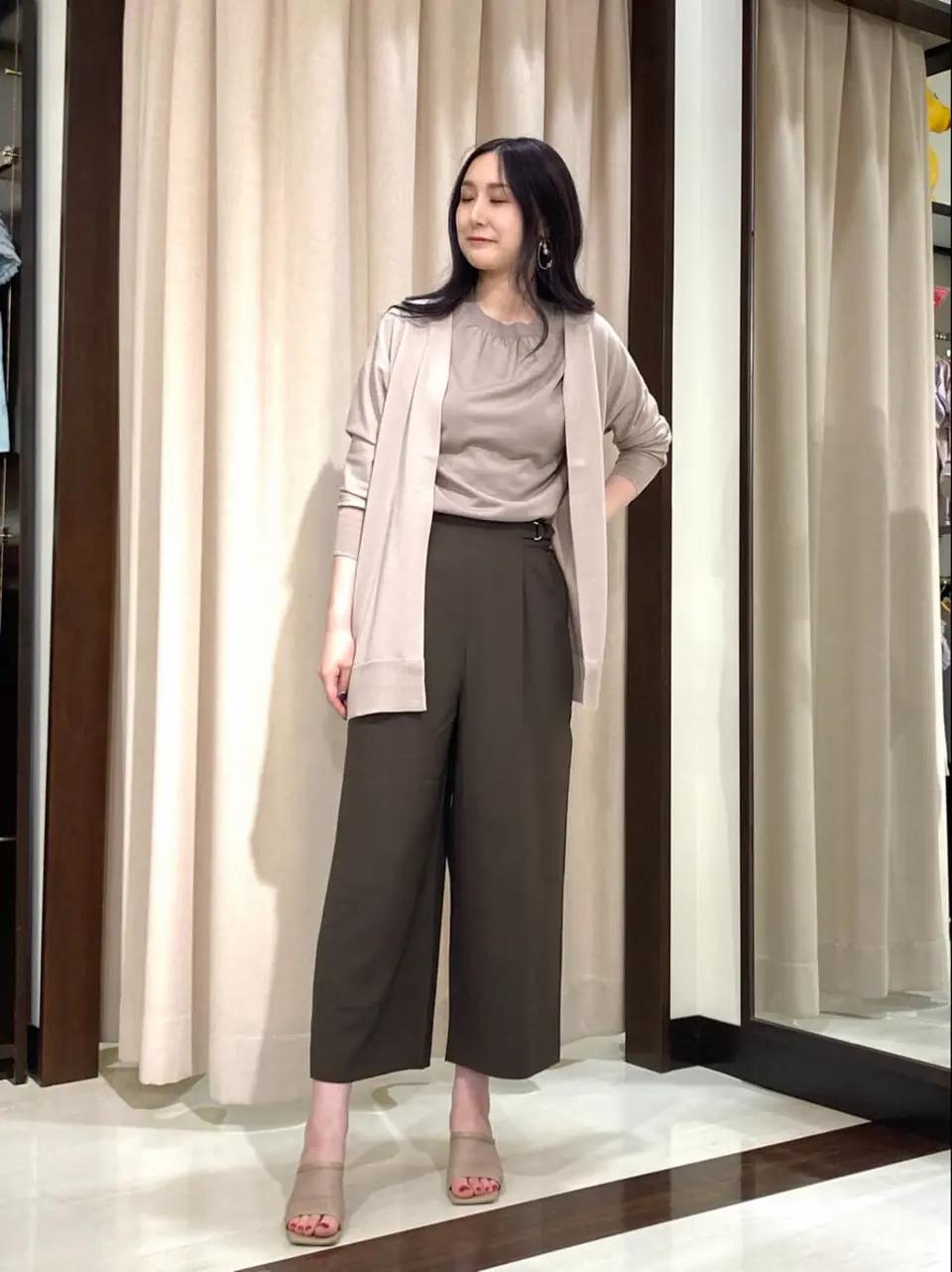 ANY SIS STAFF コーディネート画像