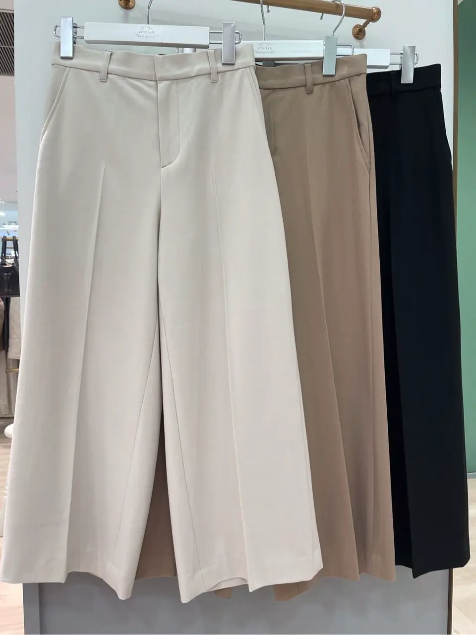 ANY SIS 堀部 コーディネート画像