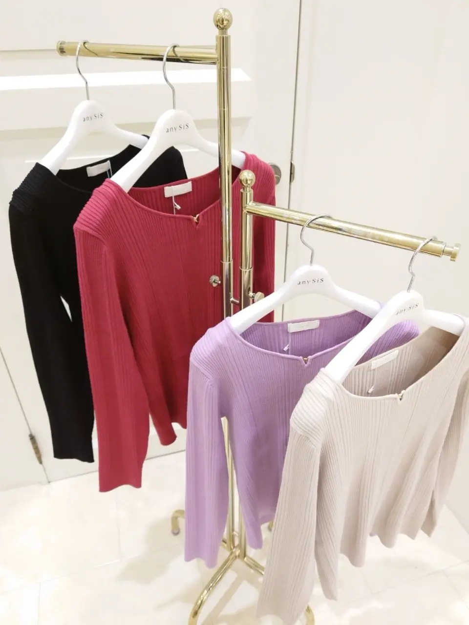 ANY SIS スタッフ コーディネート画像