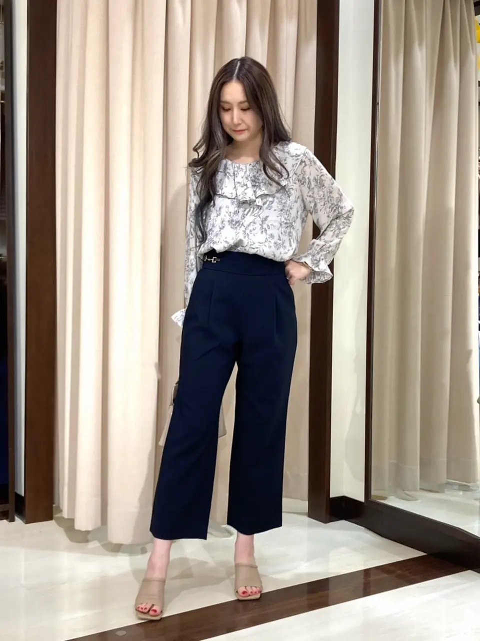 ANY SIS STAFF コーディネート画像