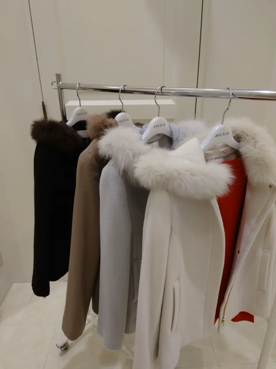 ANY SIS スタッフ コーディネート画像