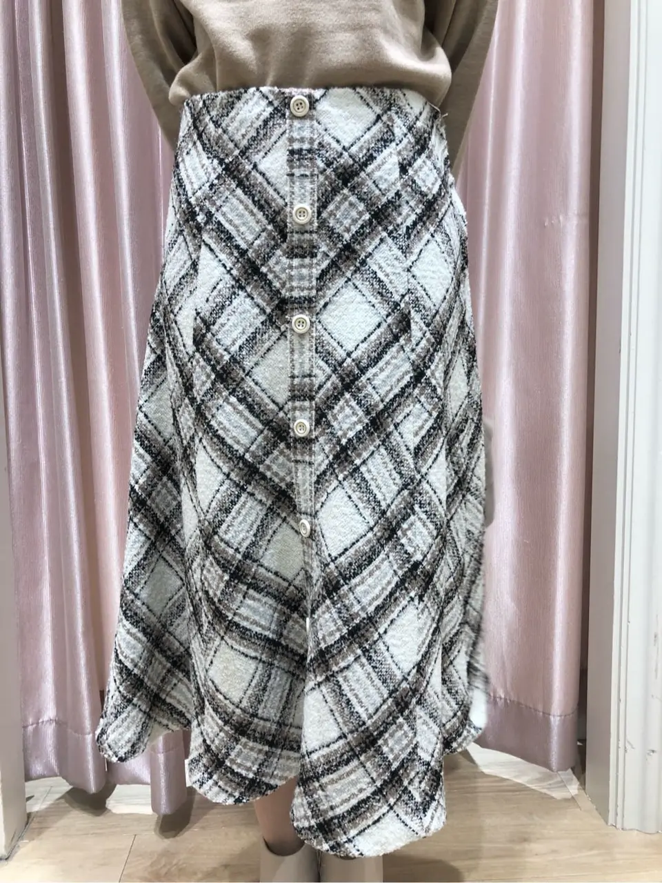 ANY SIS スタッフ コーディネート画像