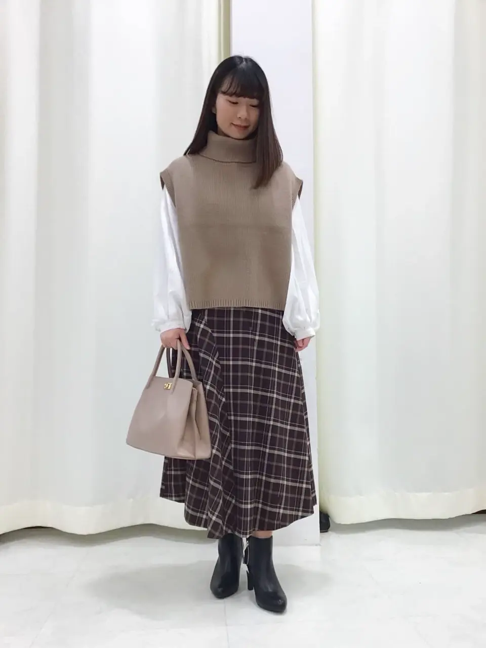 ANY SIS スタッフ コーディネート画像