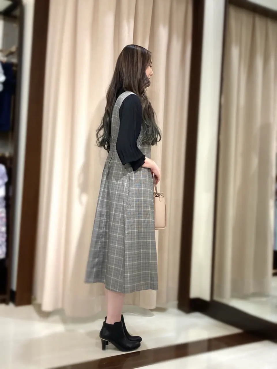 ANY SIS STAFF コーディネート画像