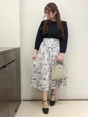 ANY SIS スタッフ コーディネート画像