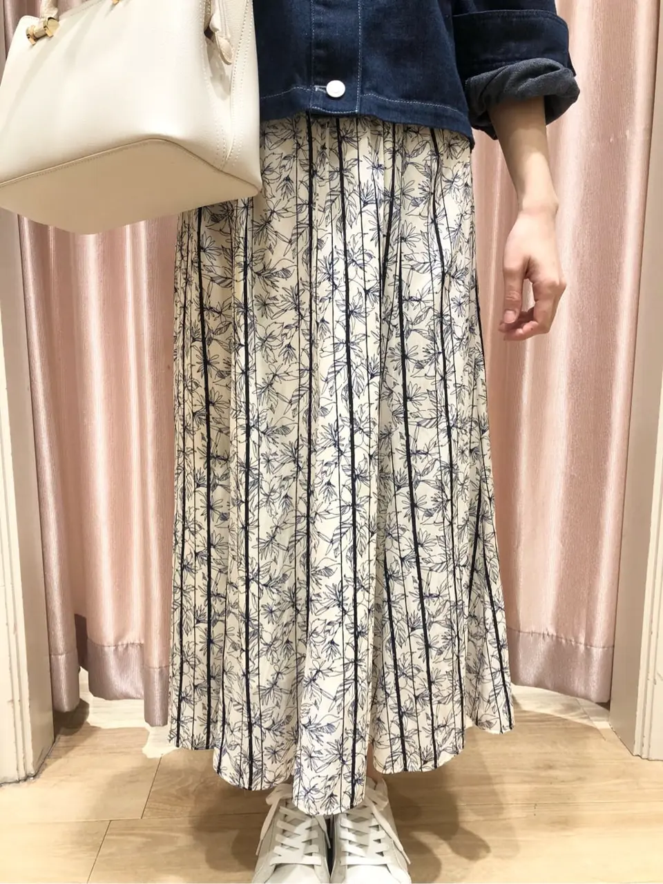 ANY SIS スタッフ コーディネート画像