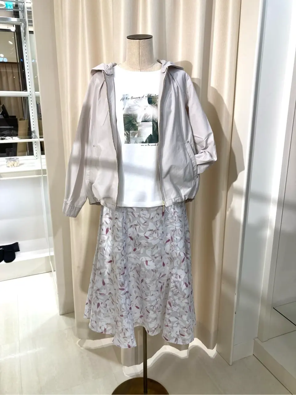 ANY SIS STAFF コーディネート画像