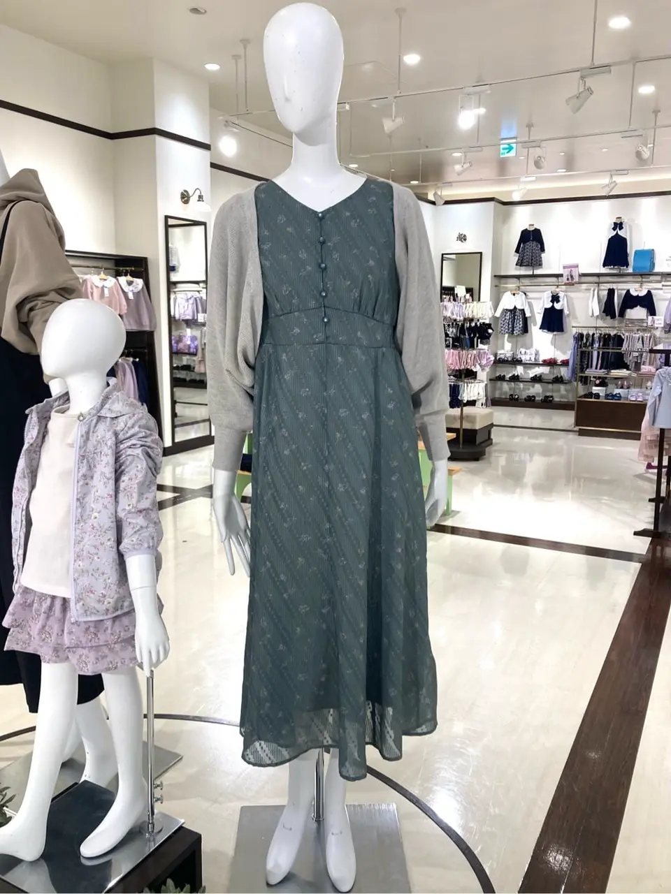 ANY SIS STAFF コーディネート画像