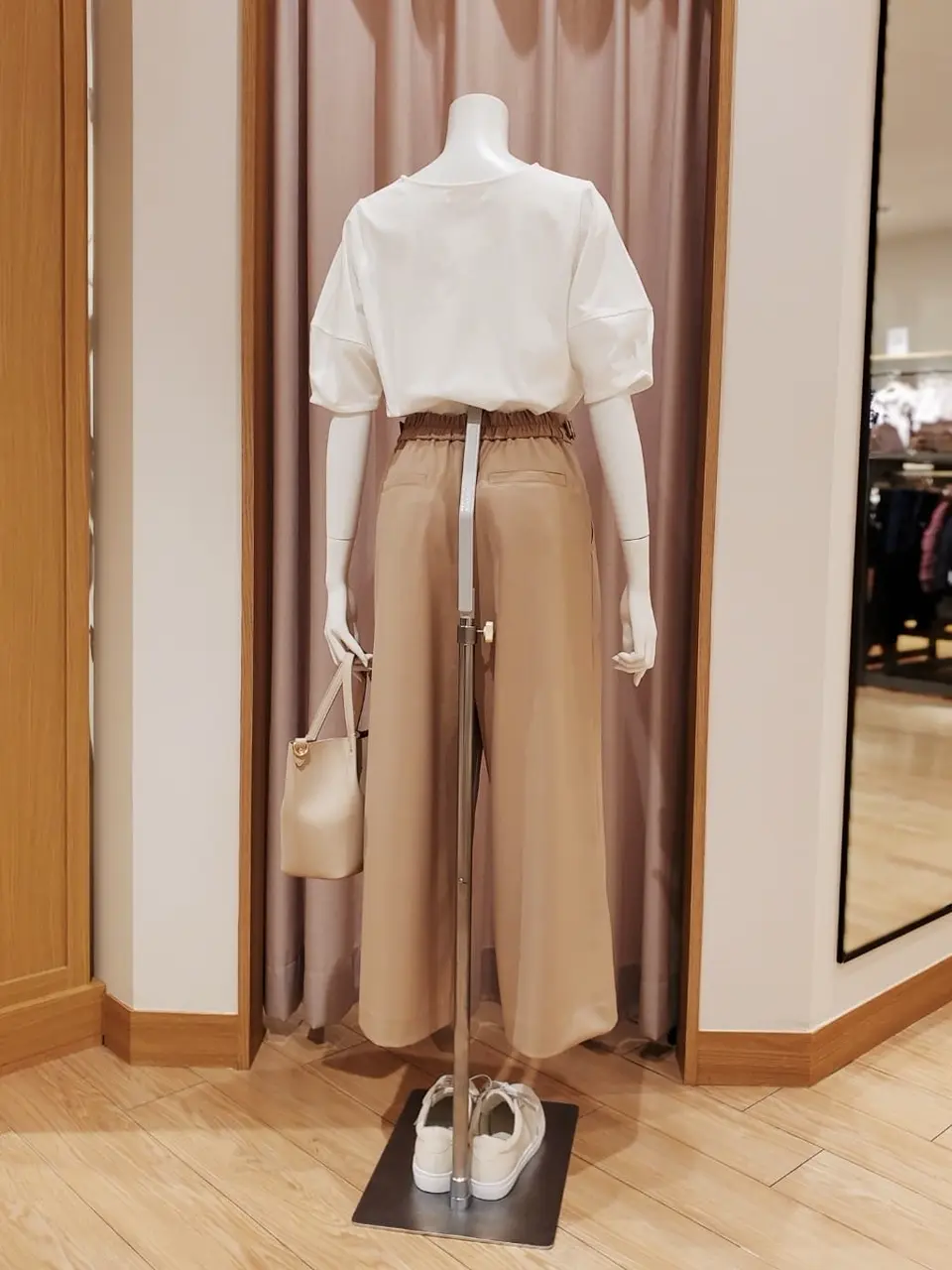 ANY SIS 岩田 コーディネート画像