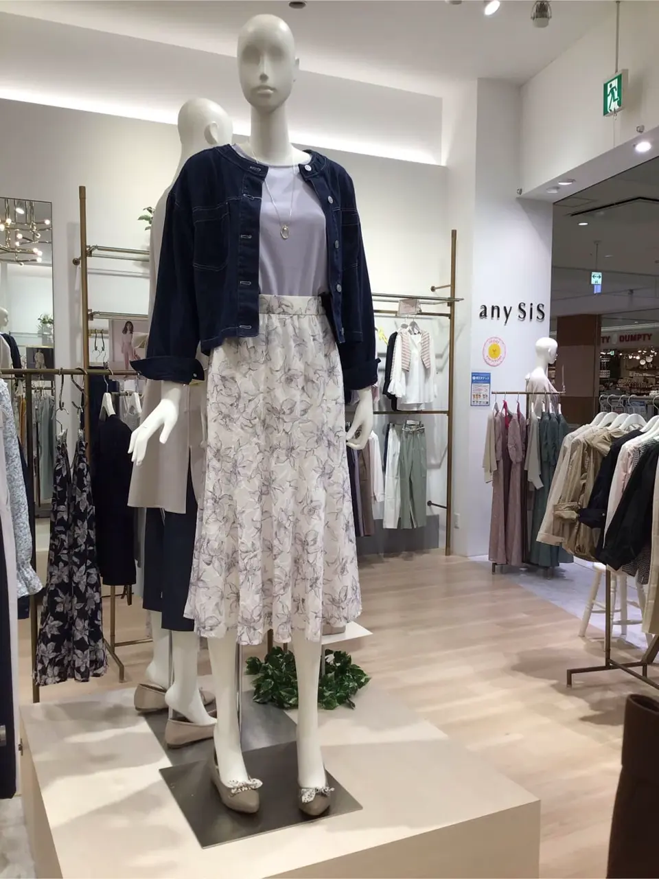 ANY SIS 桐生 コーディネート画像