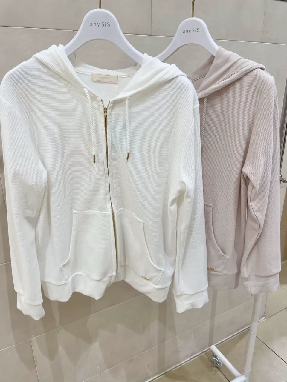 ANY SIS 髙橋 コーディネート画像