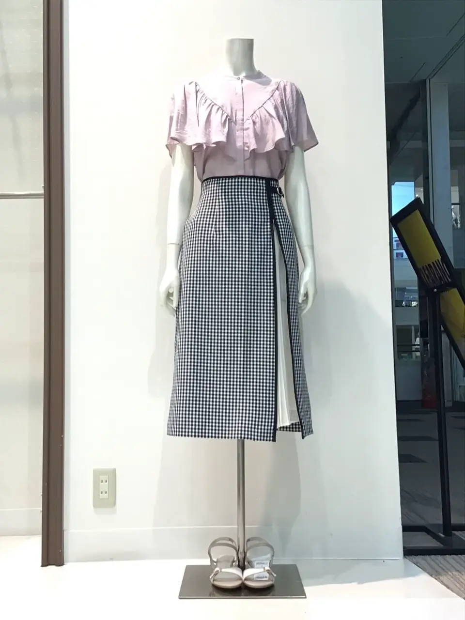 ANY SIS 布川 コーディネート画像