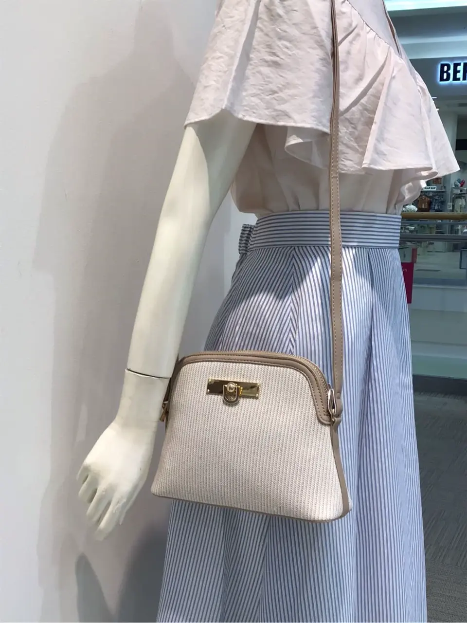 ANY SIS 布川 コーディネート画像