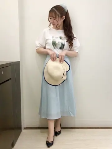 ANY SIS スタッフ コーディネート画像