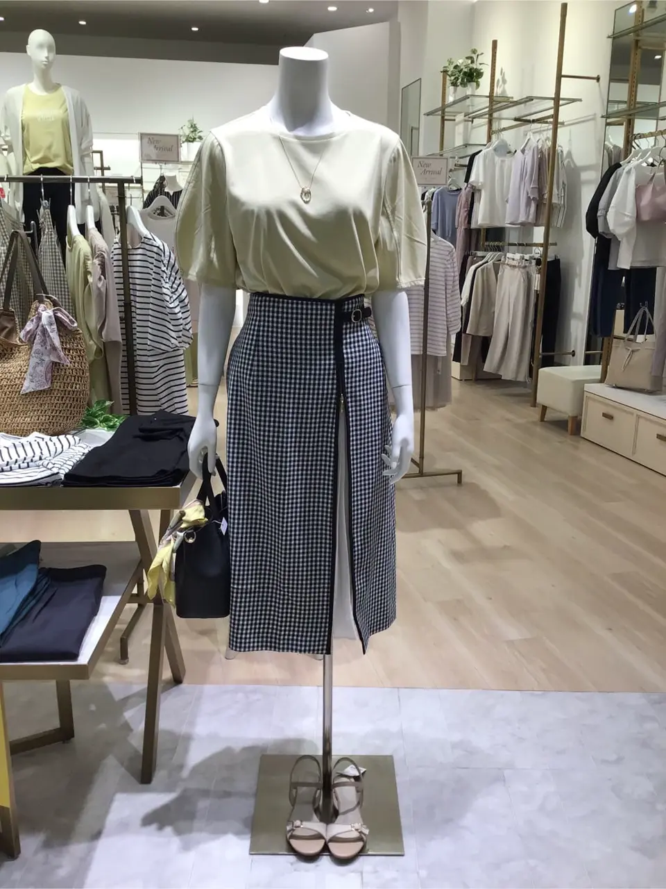 ANY SIS 桐生 コーディネート画像