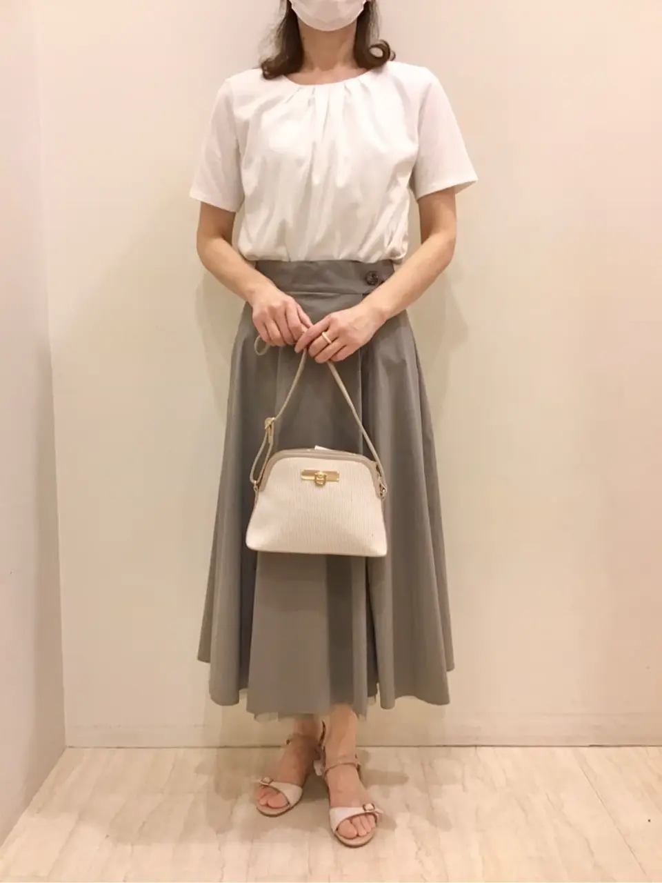 ANY SIS スタッフ コーディネート画像