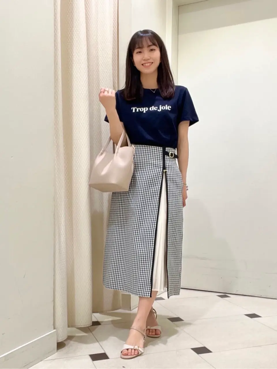 ANY SIS スタッフ コーディネート画像