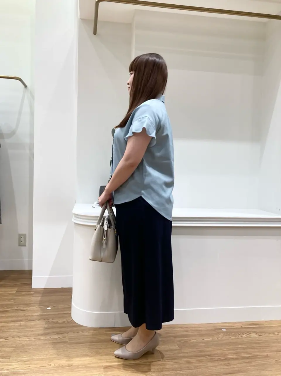 ANY SIS スタッフ コーディネート画像