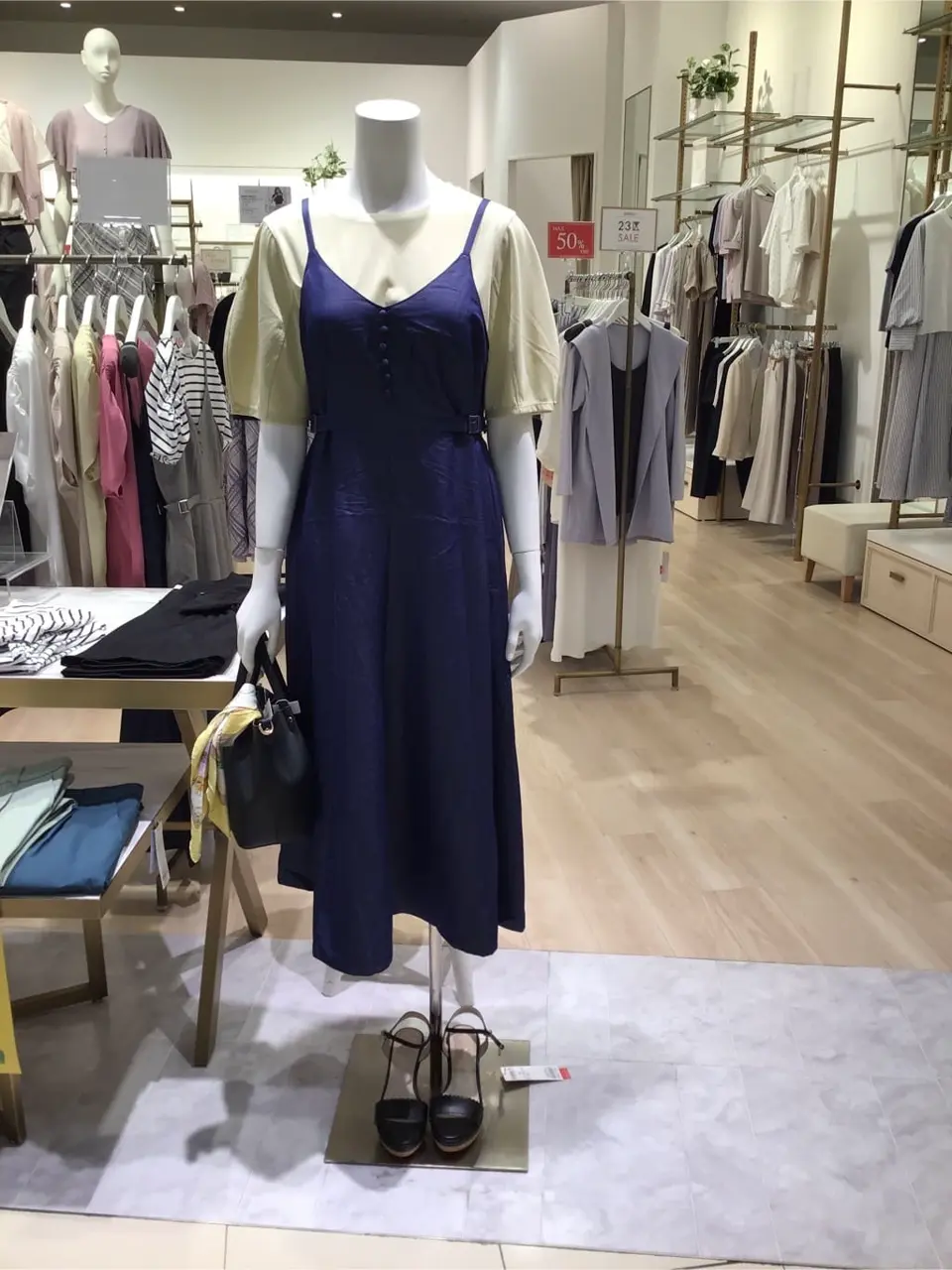 ANY SIS 桐生 コーディネート画像