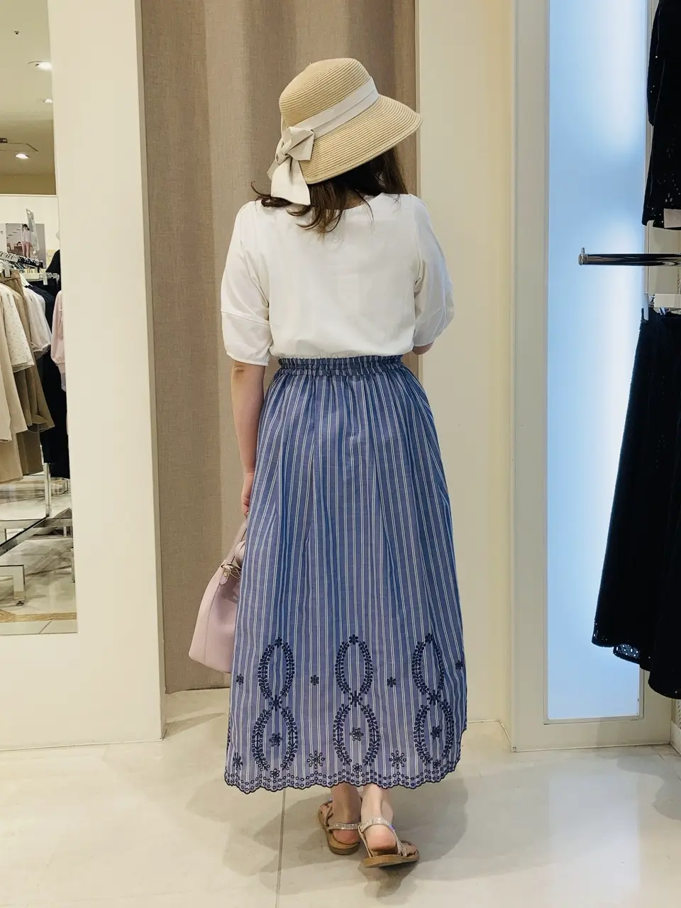 ANY SIS 川根　彩 コーディネート画像