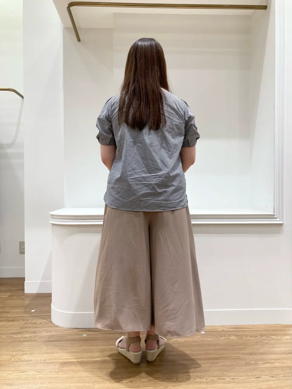 ANY SIS スタッフ コーディネート画像