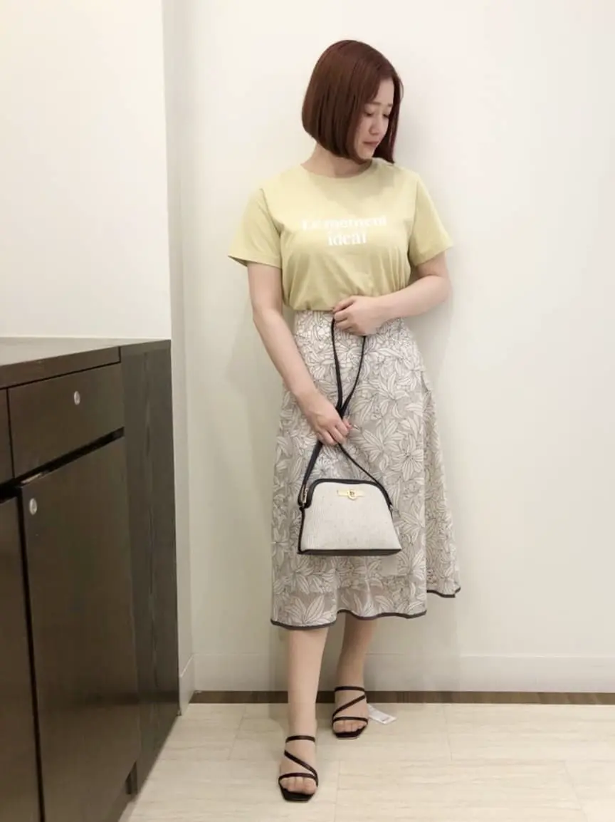 ANY SIS スタッフ コーディネート画像