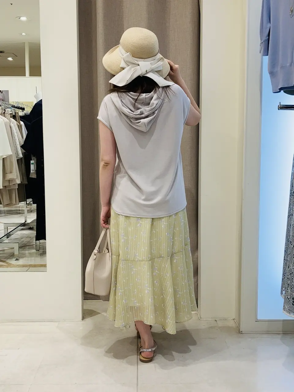 ANY SIS 川根　彩 コーディネート画像