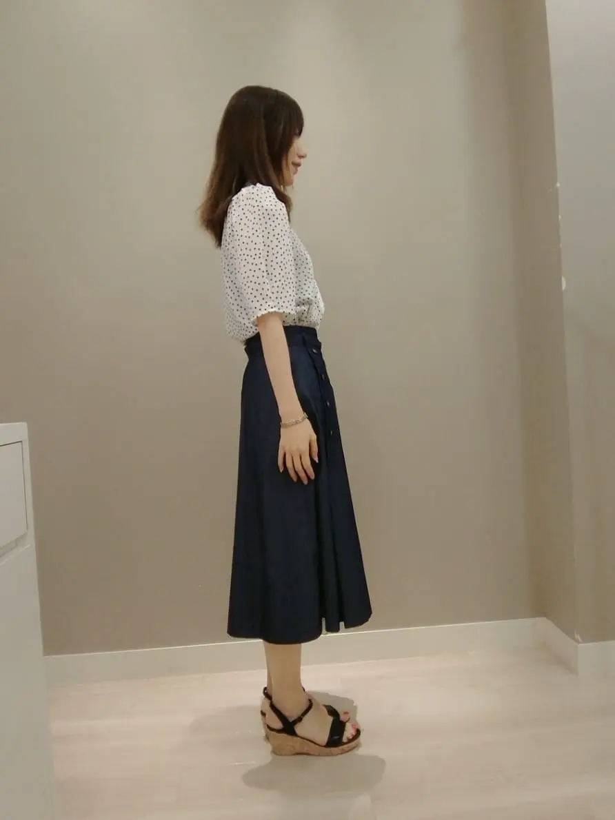 ANY SIS スタッフ コーディネート画像