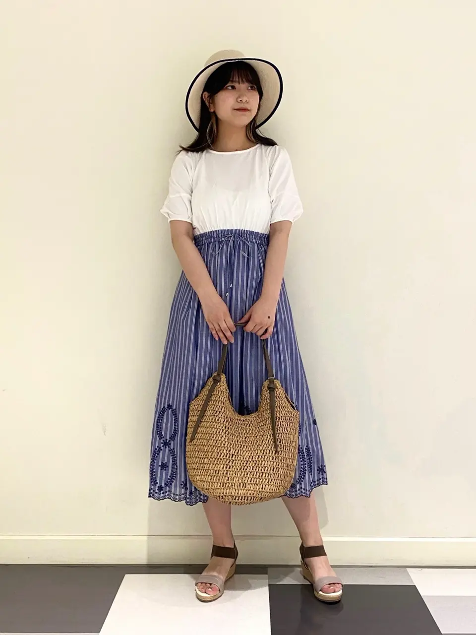 ANY SIS スタッフ コーディネート画像