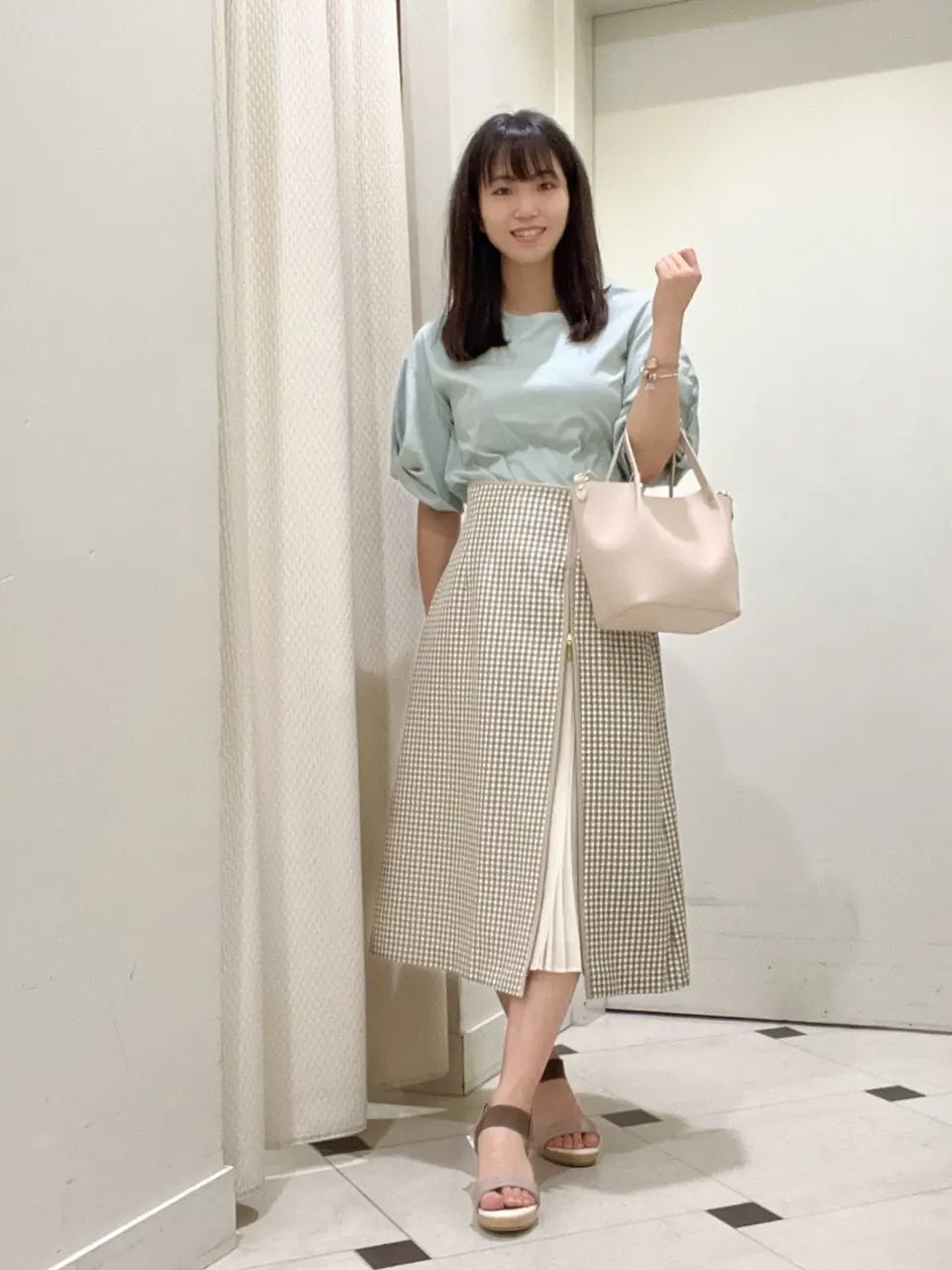 ANY SIS スタッフ コーディネート画像