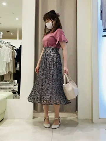 ANY SIS 川根　彩 コーディネート画像