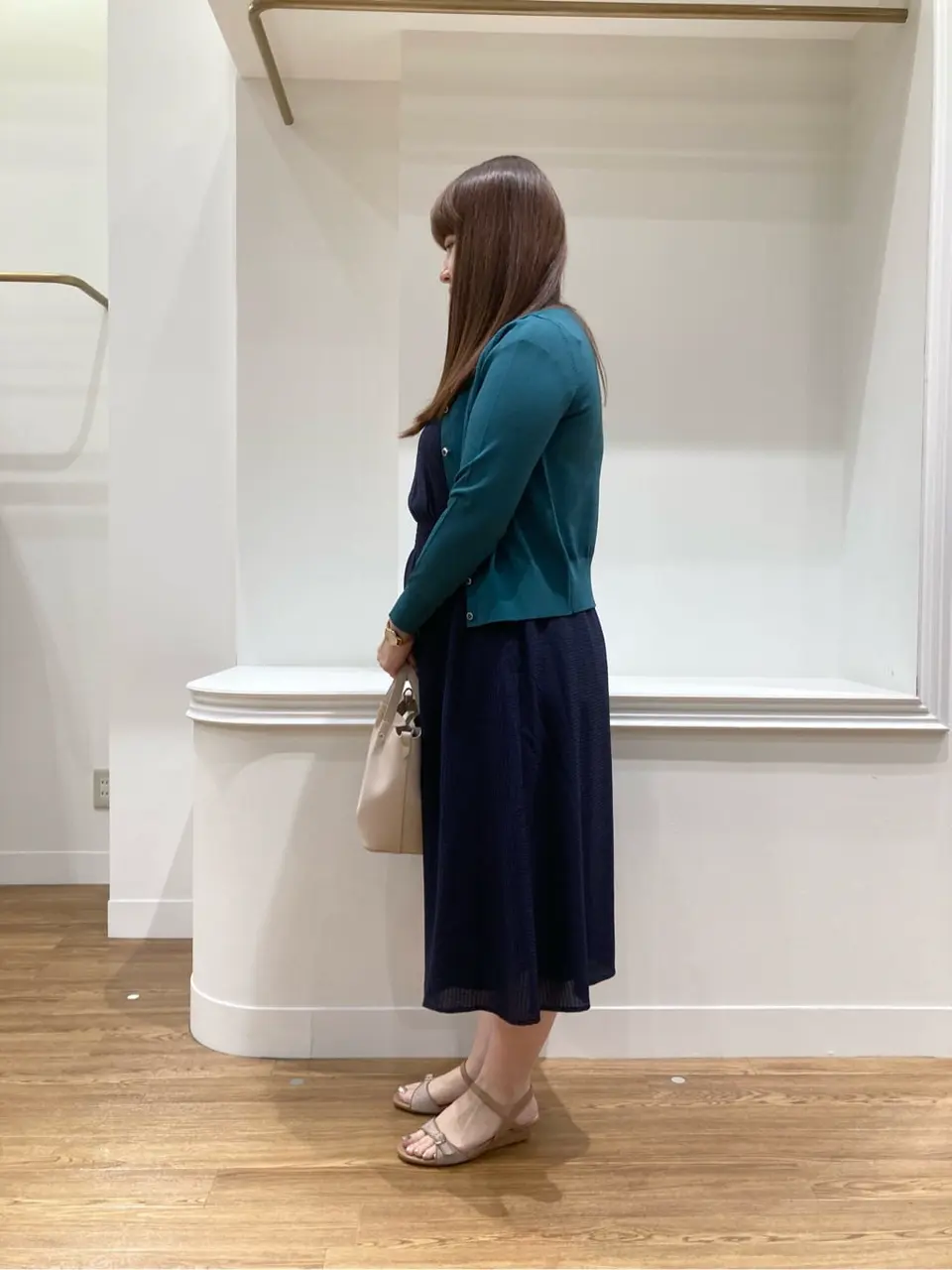 ANY SIS スタッフ コーディネート画像