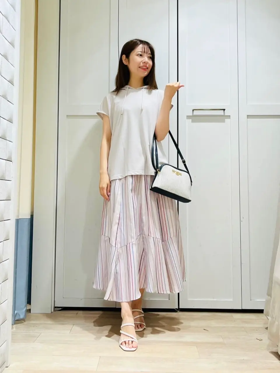 ANY SIS スタッフ コーディネート画像