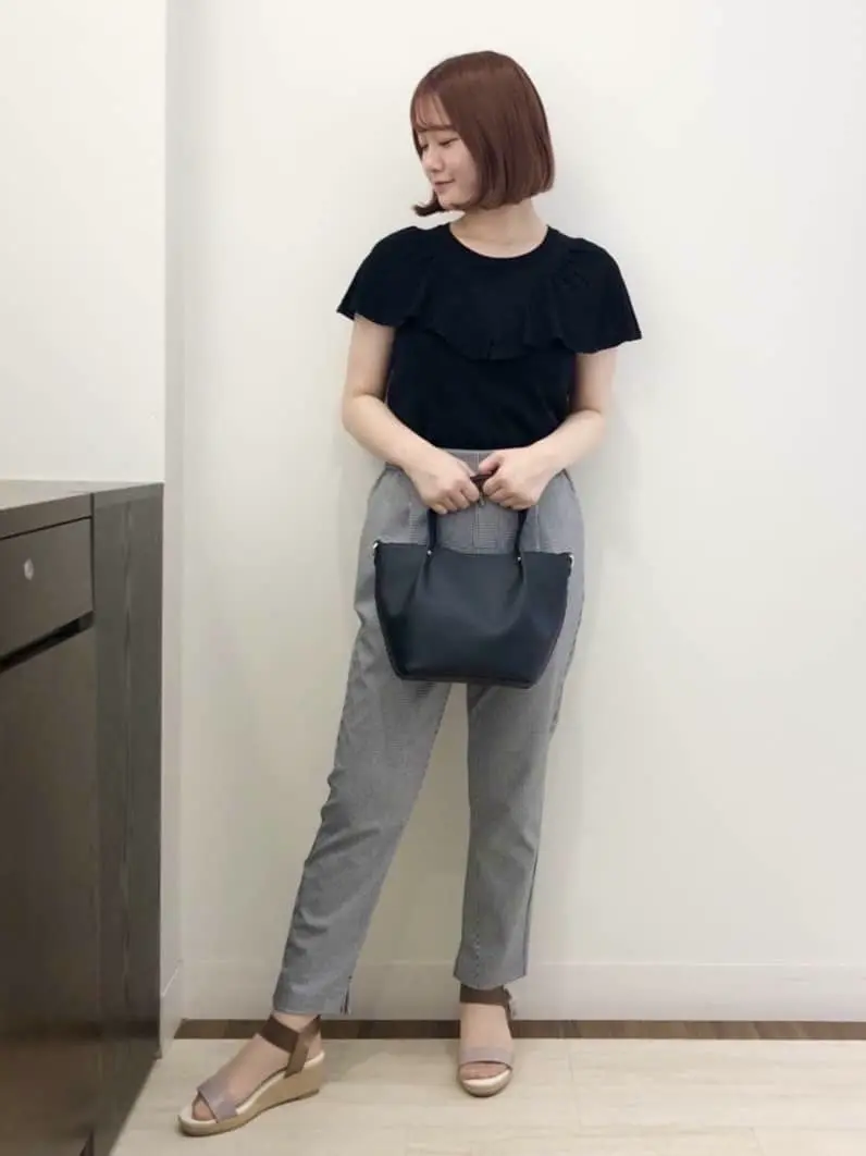 ANY SIS スタッフ コーディネート画像