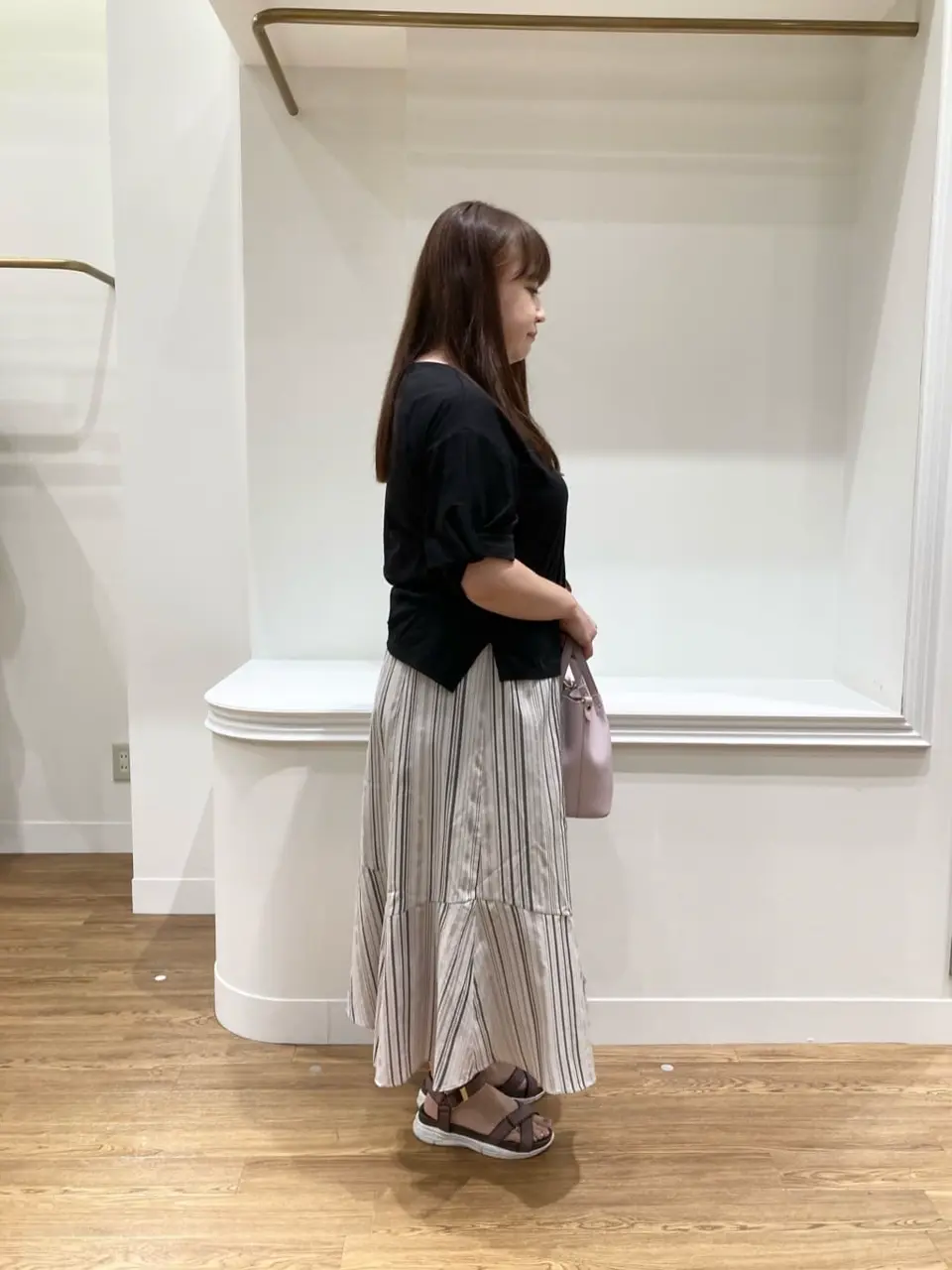 ANY SIS スタッフ コーディネート画像